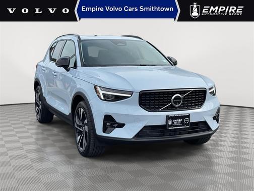2025 Volvo XC40 B5 Plus Dark Theme