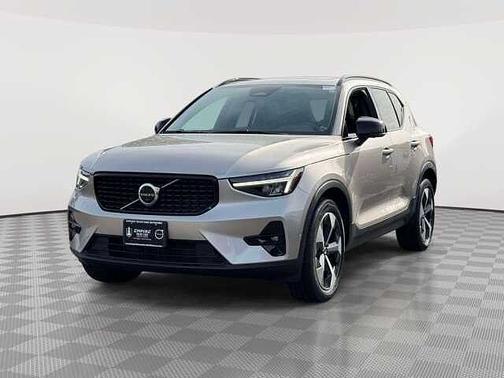 Bright Dusk 2023 Volvo XC40 Plus