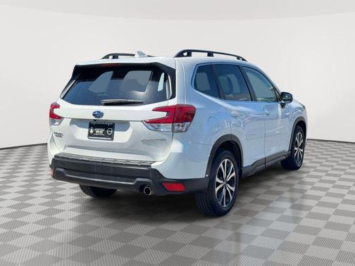 Crystal White Pearl 2023 Subaru Forester Limited