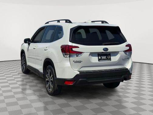 Crystal White Pearl 2023 Subaru Forester Limited