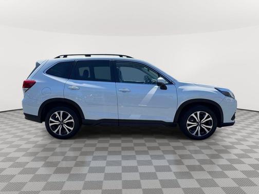 Crystal White Pearl 2023 Subaru Forester Limited