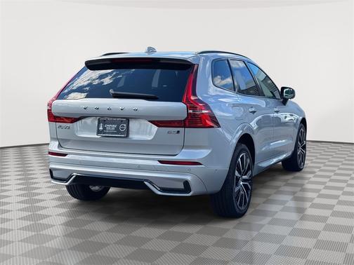 2025 Volvo XC60 B5 Plus