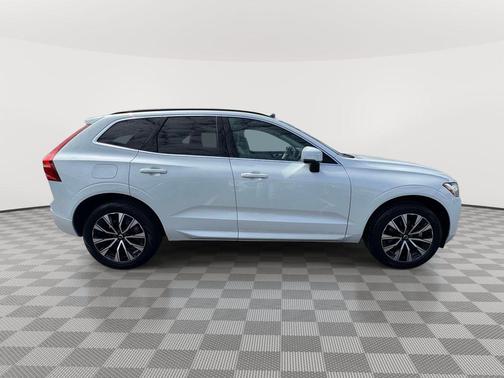 Crystal White Metallic 2023 Volvo XC60 B5 Core