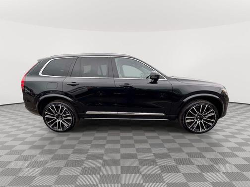 Onyx Black Metallic 2026 Volvo XC90 B6 Plus 7-Seater