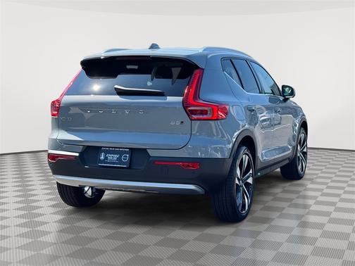 2025 Volvo XC40 B5 Plus Bright Theme