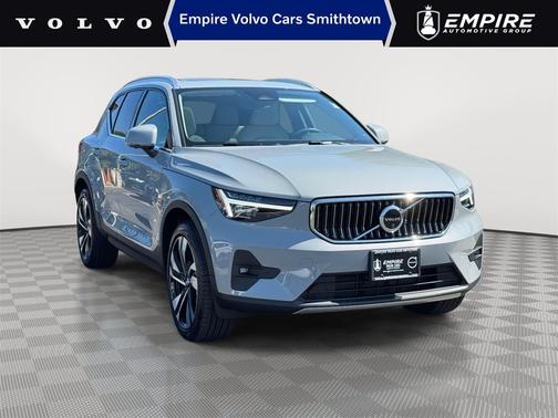 2025 Volvo XC40 B5 Plus Bright Theme