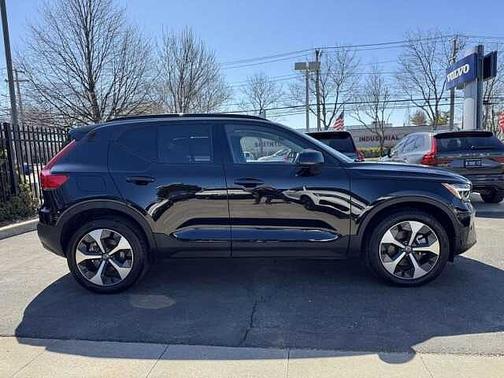 Onyx Black 2026 Volvo XC40 Plus