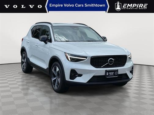 2023 Volvo XC40 B5 AWD Ultimate Dark