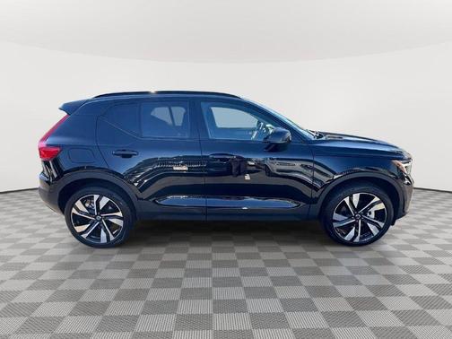 Onyx Black 2026 Volvo XC40 B4 Plus