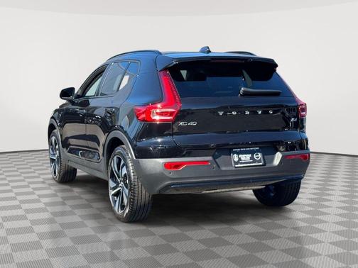 Onyx Black 2026 Volvo XC40 B4 Plus