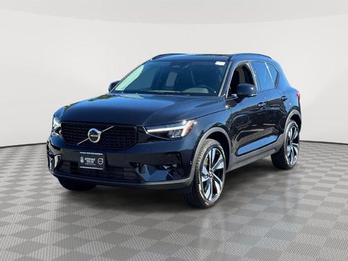 Onyx Black 2026 Volvo XC40 B4 Plus