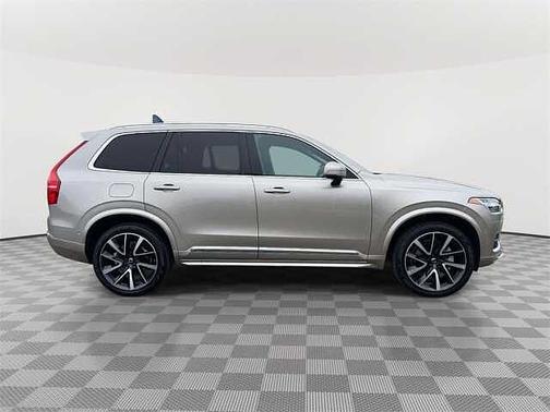 2023 Volvo XC90 Plus