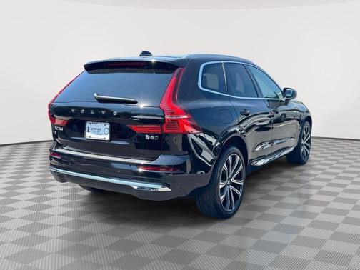 Onyx Black Metallic 2023 Volvo XC60 B5 Ultimate Bright Theme