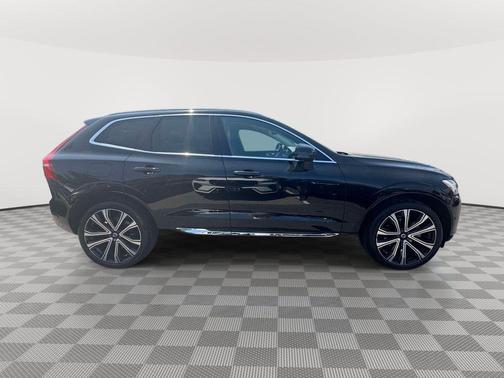 Onyx Black Metallic 2023 Volvo XC60 B5 Ultimate Bright Theme