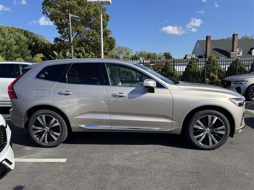 2023 Volvo XC60 B5 AWD Plus Bright