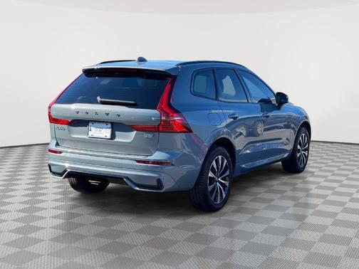 Thunder Gray Metallic 2024 Volvo XC60 B5 Core