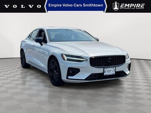 Crystal White 2023 Volvo S60 B5 Plus Black Edition