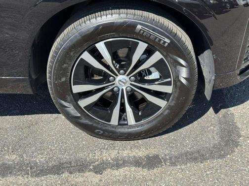 Onyx Black Metallic 2025 Volvo XC60 B5 Core
