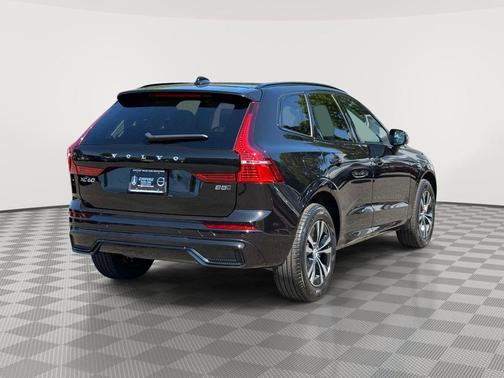 Onyx Black Metallic 2025 Volvo XC60 B5 Core