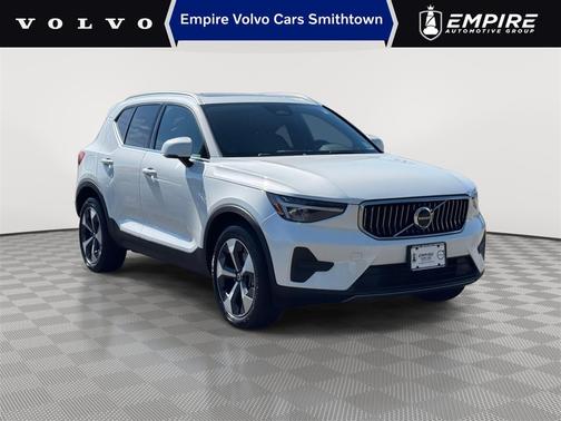 2025 Volvo XC40 B5 Core Bright Theme