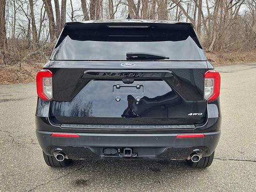 Agate Black Metallic 2022 Ford Explorer ST-Line