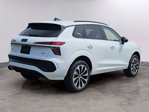 Arkona White 2026 Audi Q3 TFSI quattro S tronic