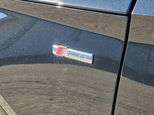 Mythos Black Metallic 2023 Audi Q5 45 S line Premium Plus