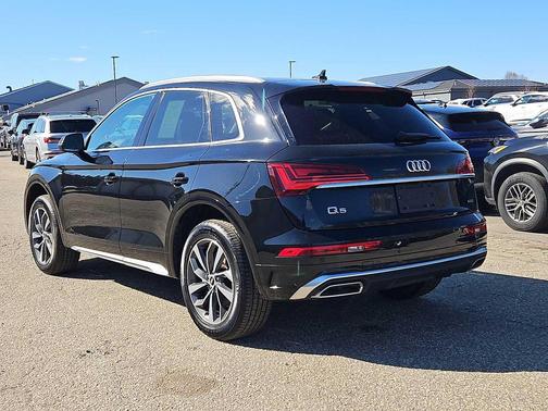 Mythos Black Metallic 2023 Audi Q5 45 S line Premium Plus
