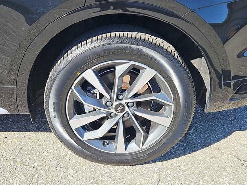 Mythos Black Metallic 2023 Audi Q5 45 S line Premium Plus