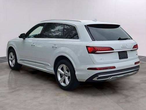 2024 Audi Q7 45 Premium Plus