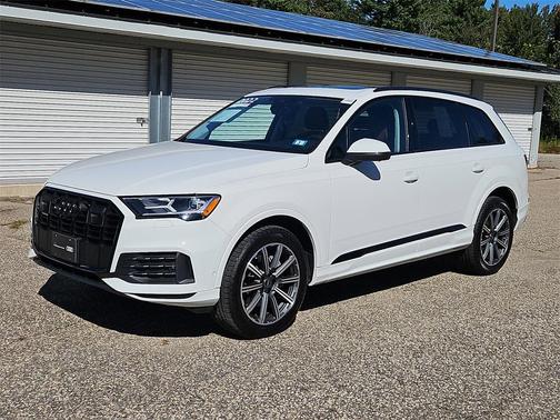 2022 Audi Q7 45 Premium Plus