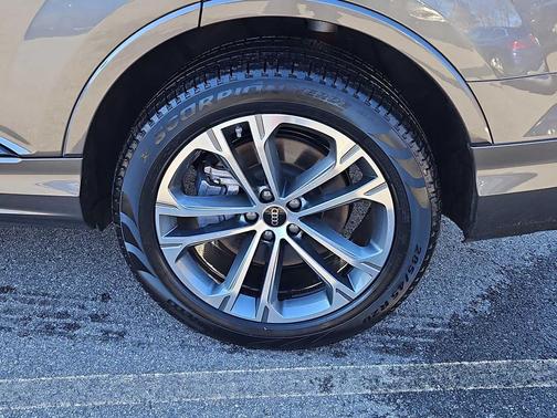 2025 Audi Q7 45 Premium