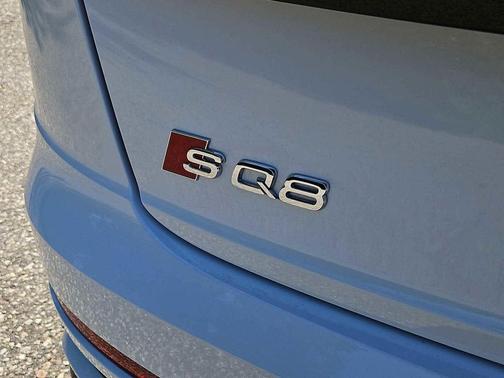 Glacier White Metallic 2023 Audi SQ8 4.0T Prestige