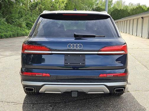 Waitomo Blue Metallic 2025 Audi Q7 45 Premium Plus