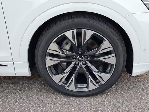 2026 Audi Q8 55 Premium Plus