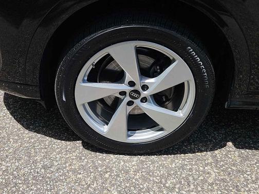 Mythos Black Metallic 2025 Audi Q5 Premium Plus TFSI quattro S tronic