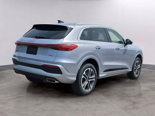 Florett Silver Metallic 2026 Audi Q5 Premium Plus TFSI quattro S tronic