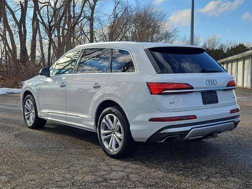 2025 Audi Q7 45 Premium Plus