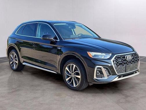 Mythos Black Metallic 2023 Audi Q5 45 S line Premium Plus