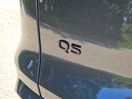 Tambora Gray Metallic 2025 Audi Q5 Premium Plus TFSI quattro S tronic