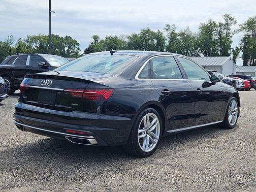 Mythos Black Metallic 2023 Audi A4 45 S line Premium