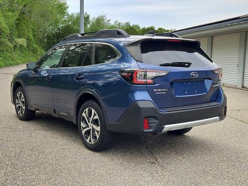 Abyss Blue Pearl 2022 Subaru Outback Limited