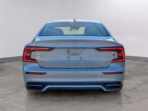 2022 Volvo S60 T5 Momentum
