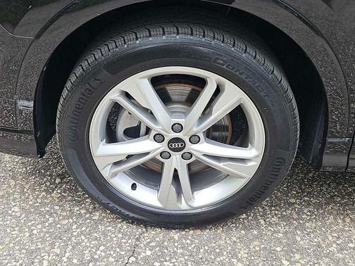 Mythos Black Metallic 2023 Audi Q3 45 S line Premium Plus