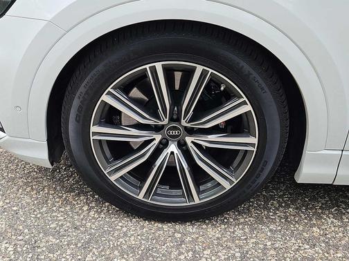 Glacier White Metallic 2023 Audi SQ8 4.0T Premium Plus