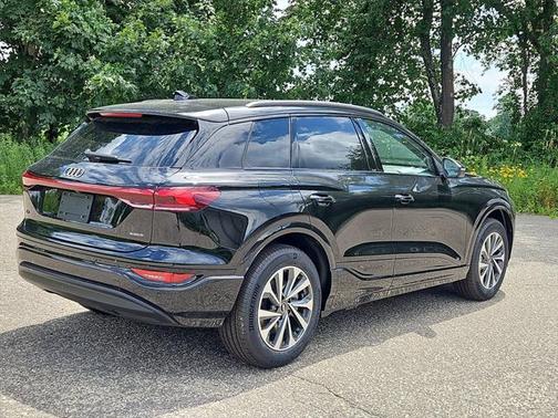 2025 Audi Q6 e-tron Premium Plus quattro