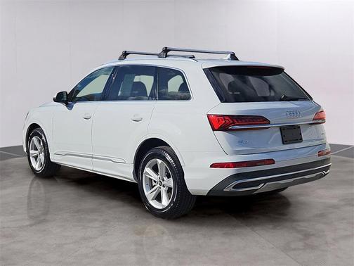 2022 Audi Q7 45 Premium