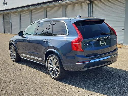 2024 Volvo XC90 B6 Ultimate Bright Theme 7-Seater