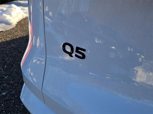 2025 Audi Q5 Premium TFSI quattro S tronic