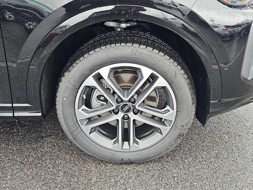 MYTHOS BLK MET 2026 Audi Q5 Premium TFSI quattro S tronic